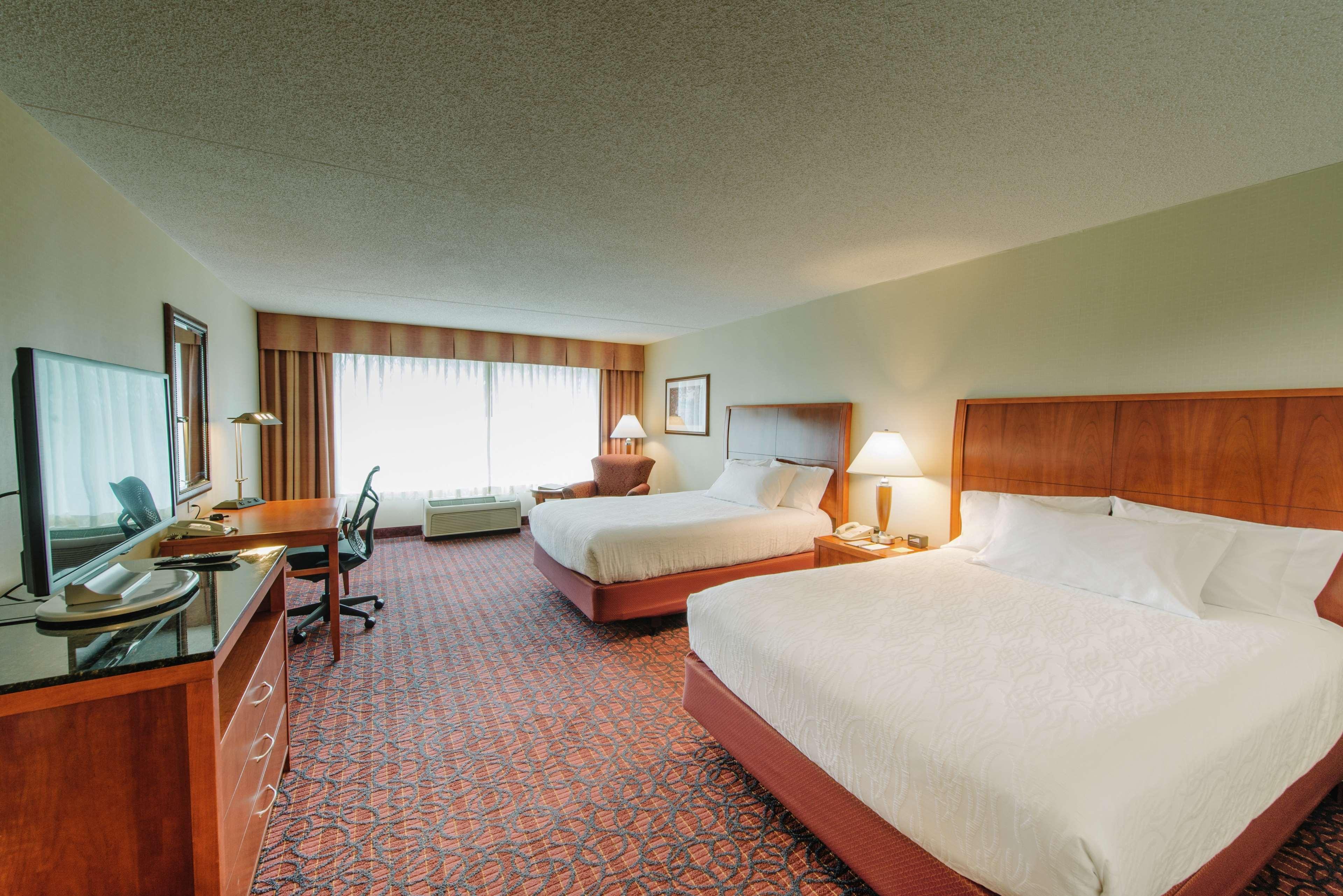 Hilton Garden Inn Manchester Downtown Exterior photo